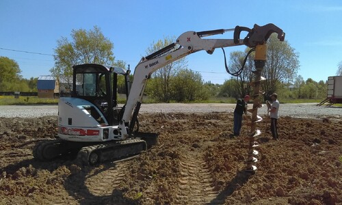 Аренда мини-экскаватора Bobcat 430 с ямобуром